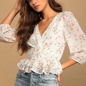 Lulu's Floral White Blouse with Ruffle Hem